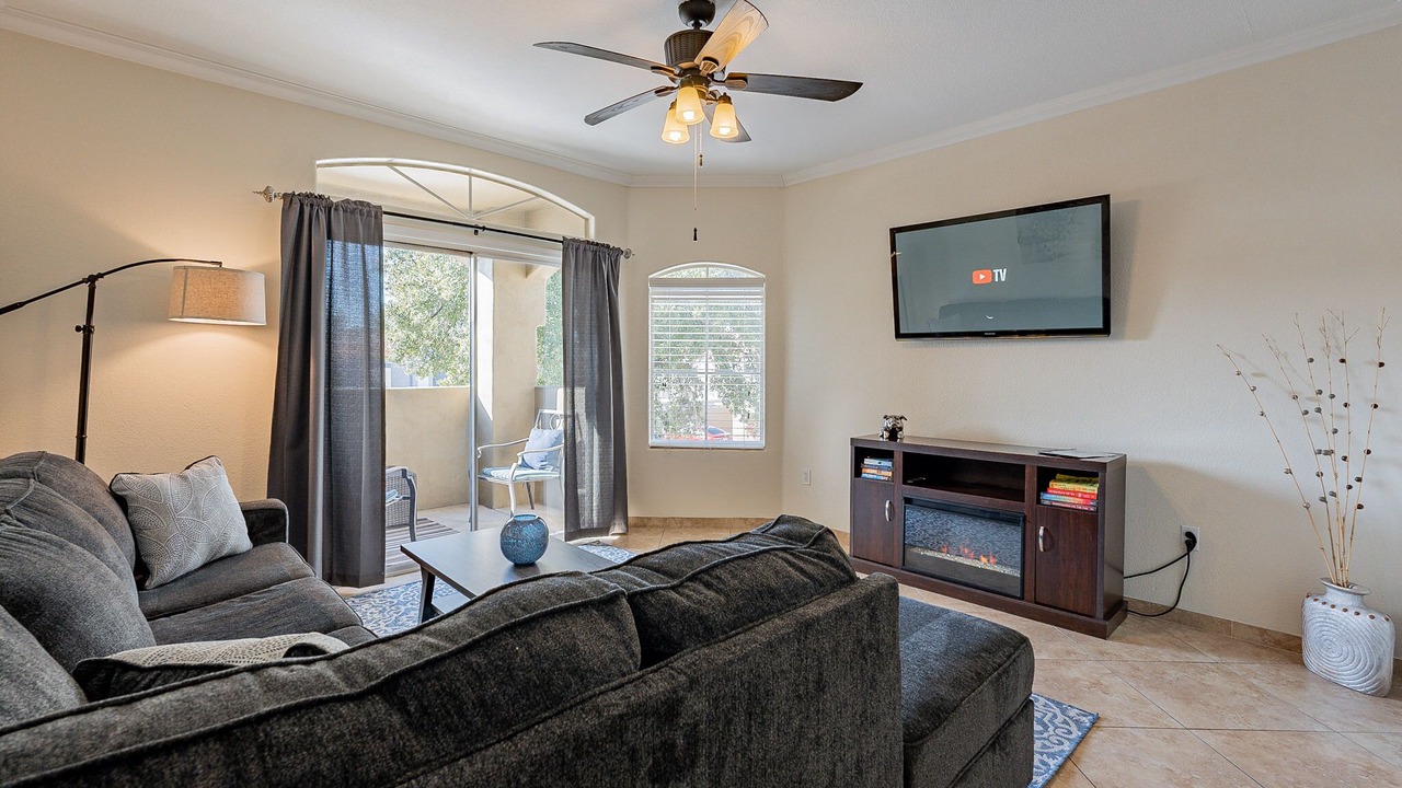 Photo of Livingroom in Paradise Valley Village
