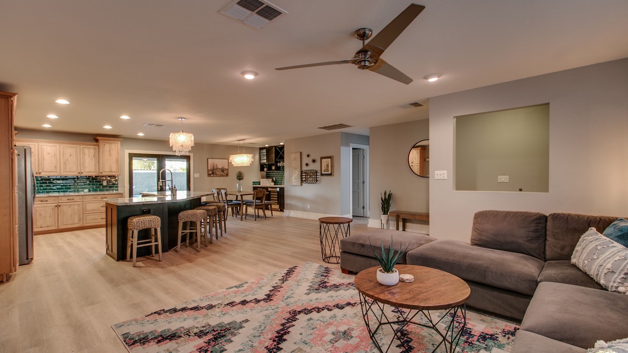 Photo of Livingroom in Sunburst Estates