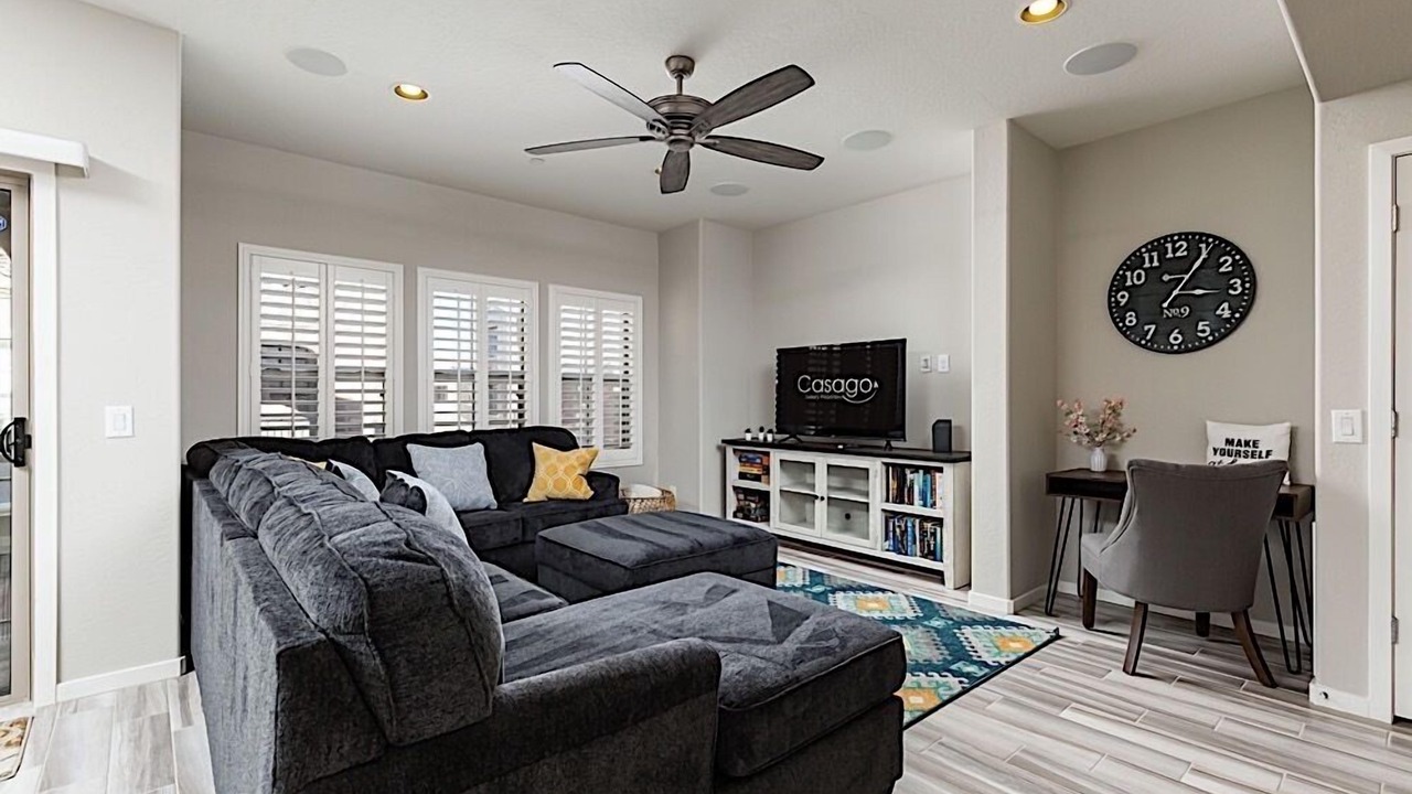 Photo of Livingroom in Desert Ridge