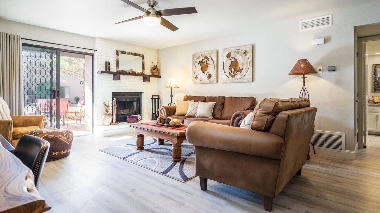 Photo of Livingroom in Oak Creek