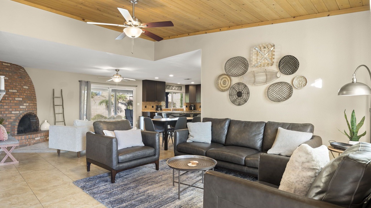 Photo of Livingroom in Paradise Valley Village