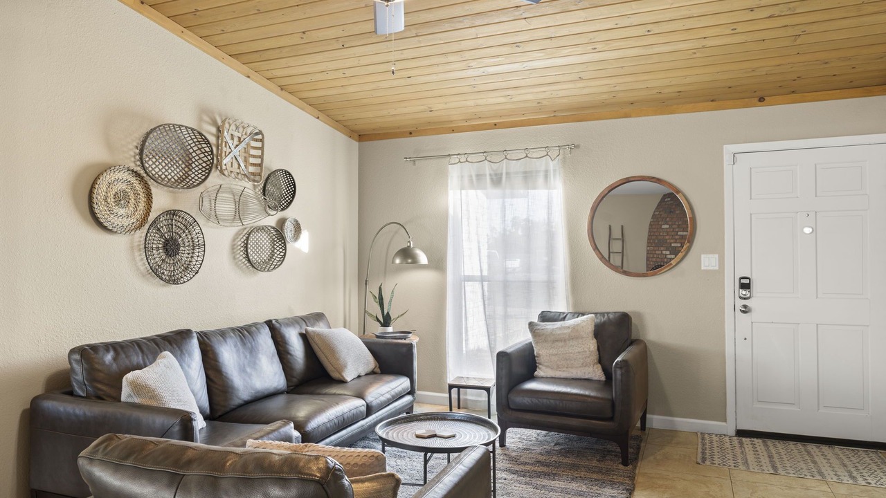 Photo of Livingroom in Paradise Valley Village