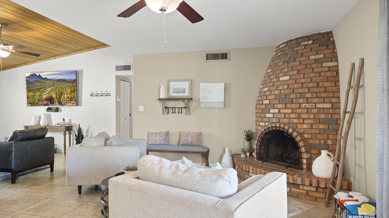 Photo of Livingroom in Paradise Valley Village