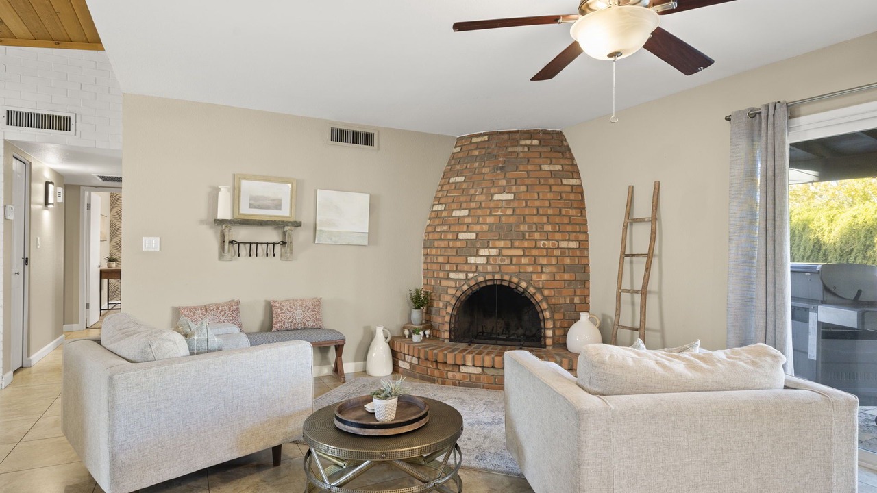 Photo of Livingroom in Paradise Valley Village