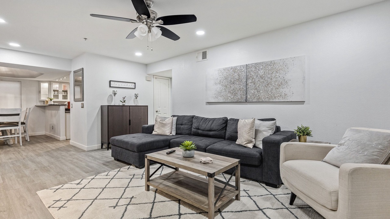 Photo of Livingroom in Camelback East