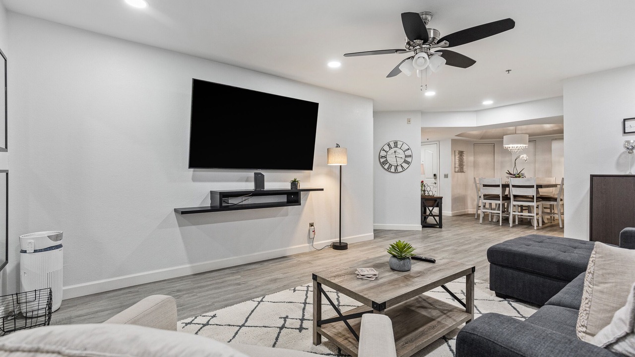 Photo of Livingroom in Camelback East