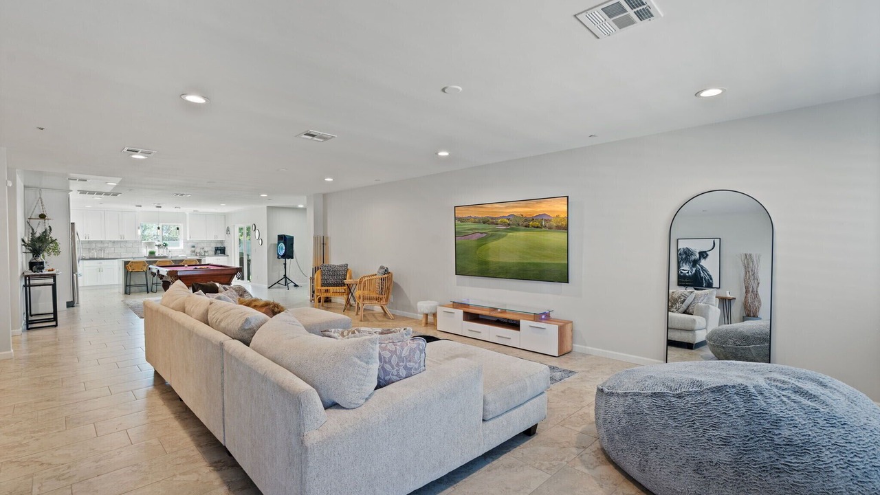 Photo of Livingroom in Scottsdale Estates Ten