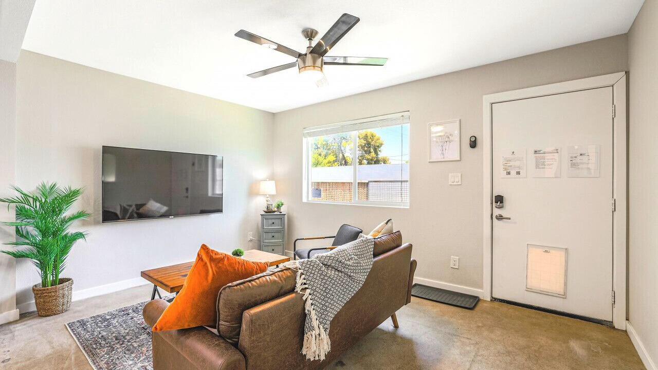 Photo of Livingroom in Camelback East