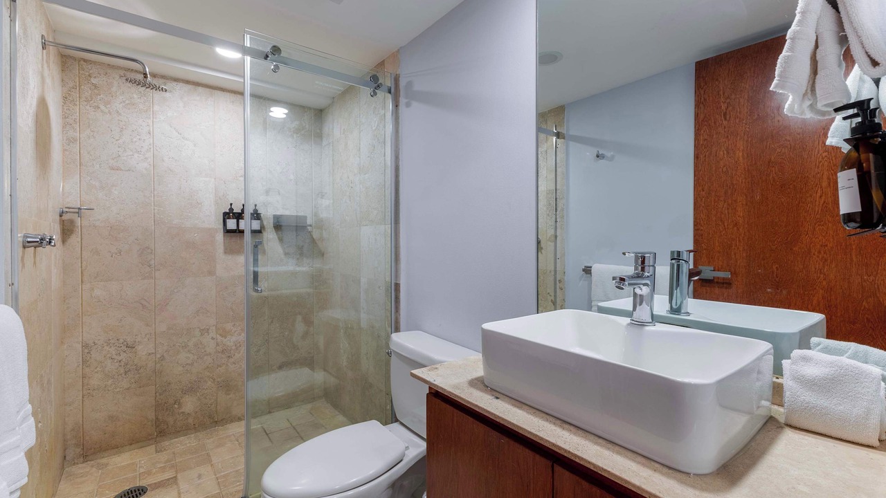 Photo of Bathroom in Anahuac