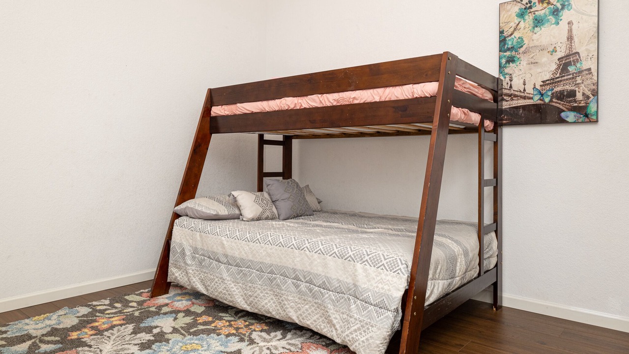 Photo of Bedroom in Sunridge Estates