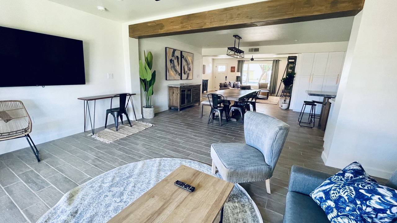 Photo of Livingroom in Paradise Valley Village