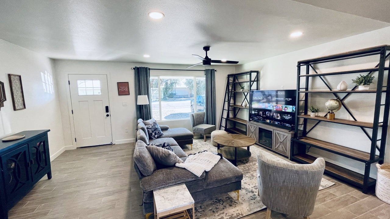 Photo of Livingroom in Paradise Valley Village