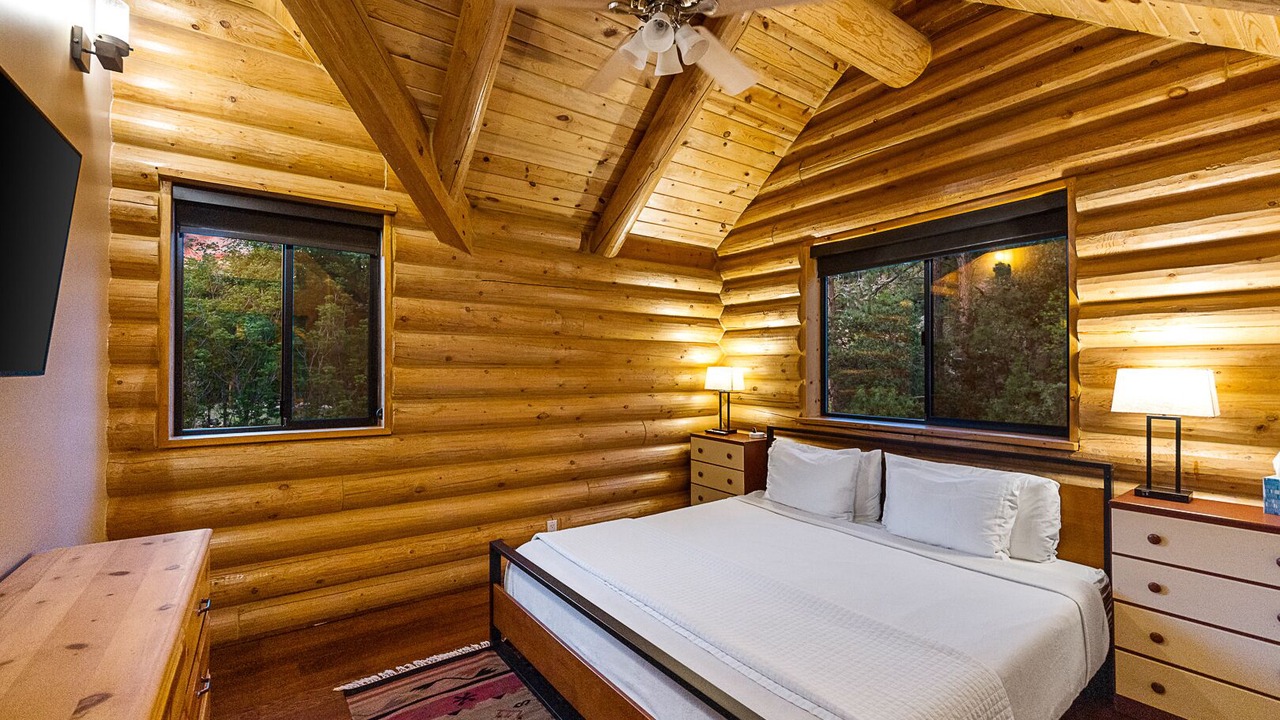 Photo of Bedroom in Whispering Pines