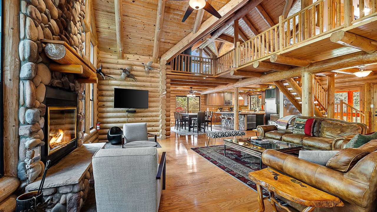 Photo of Livingroom in Whispering Pines