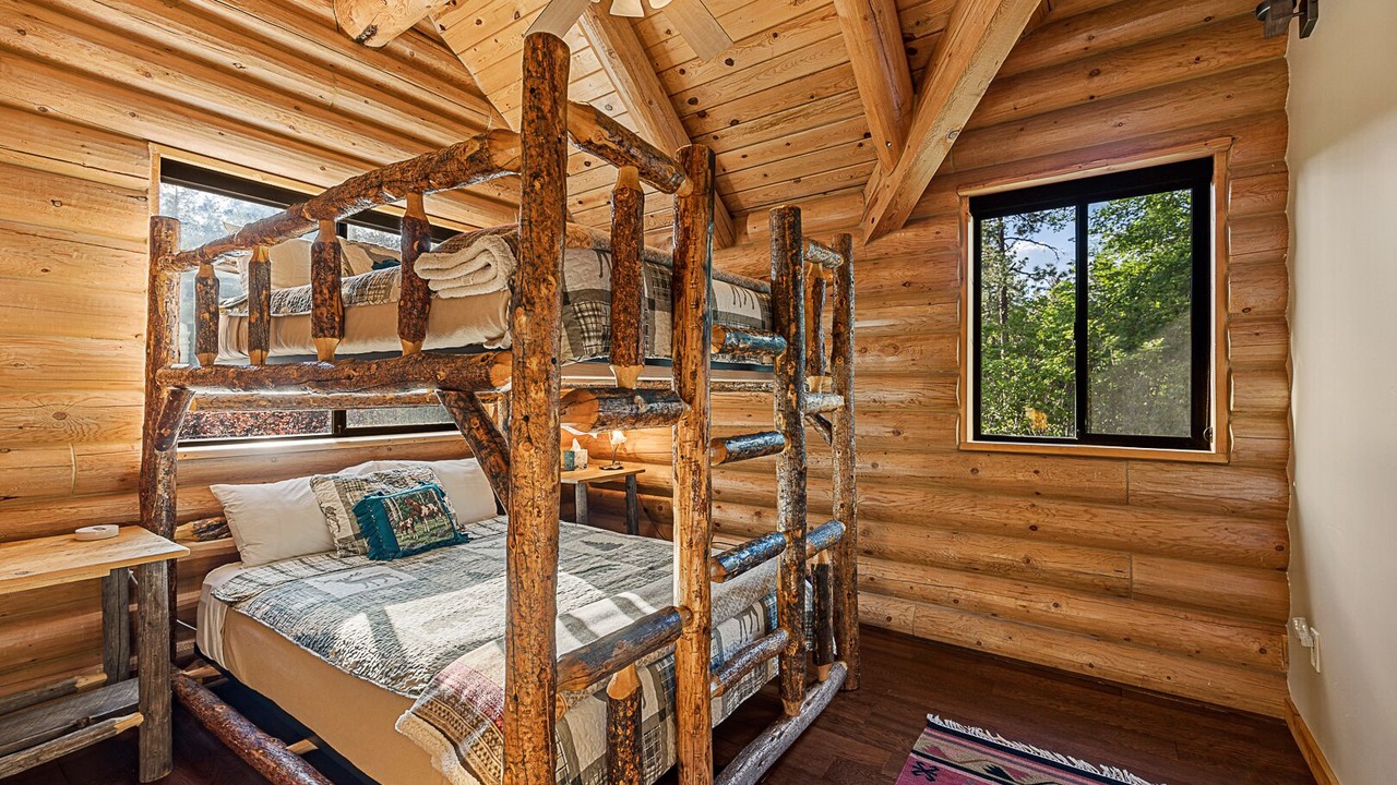Photo of Bedroom in Whispering Pines