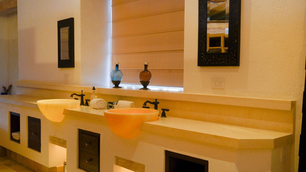 Photo of Bathroom in Buzzards