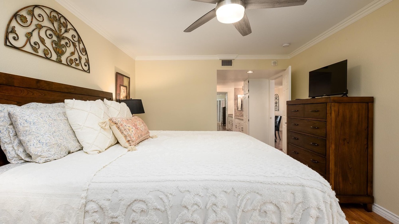 Photo of Bedroom in Paradise Valley Village
