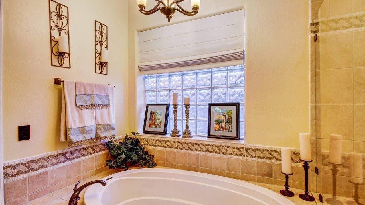Photo of Bathroom in Pinnacle Reserve East