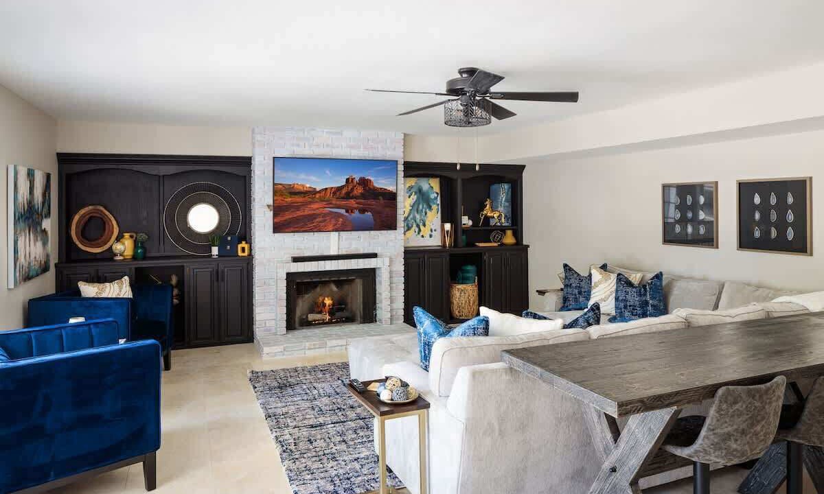 Photo of Livingroom in Paradise Valley Village