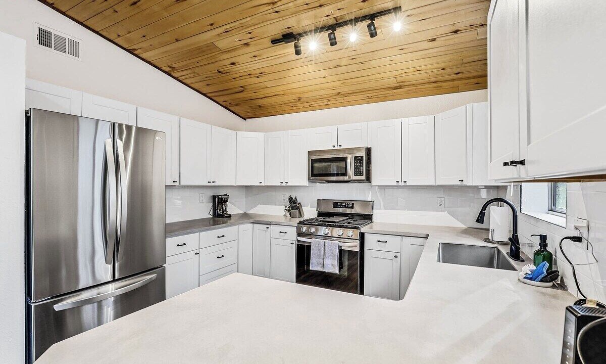 Photo of Kitchen in Munds Park
