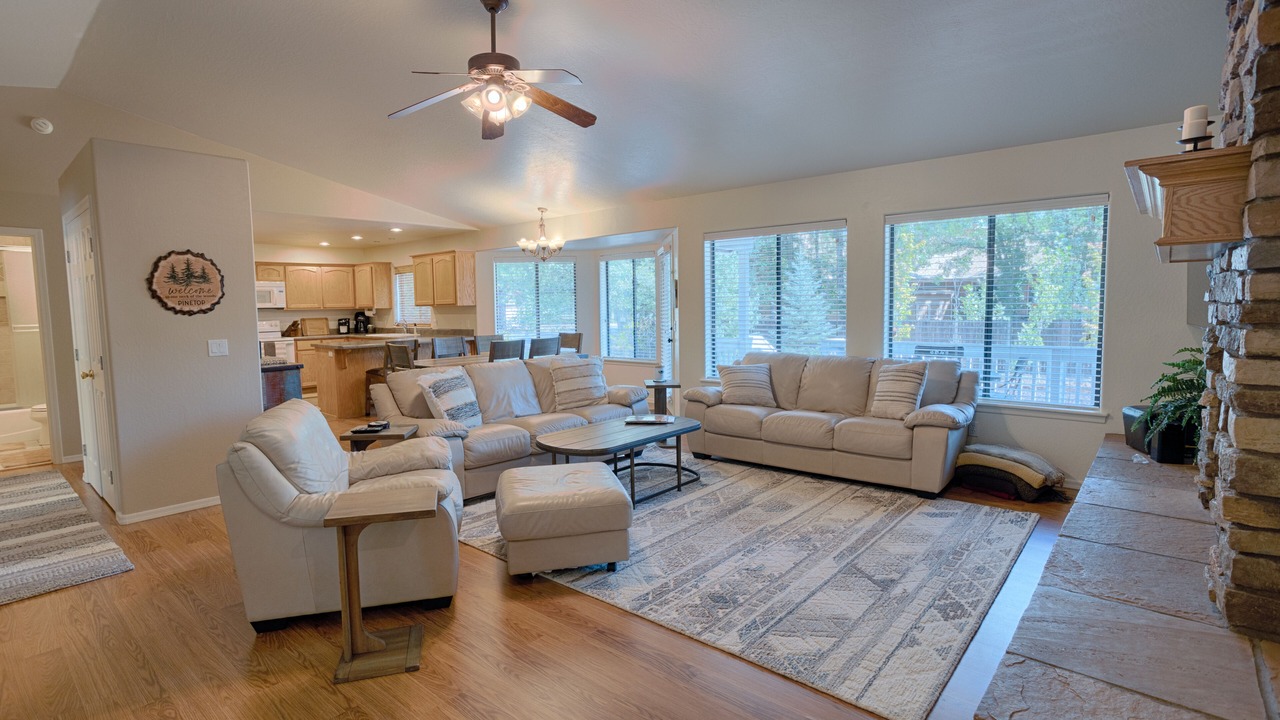 Photo of Livingroom in Pinetop