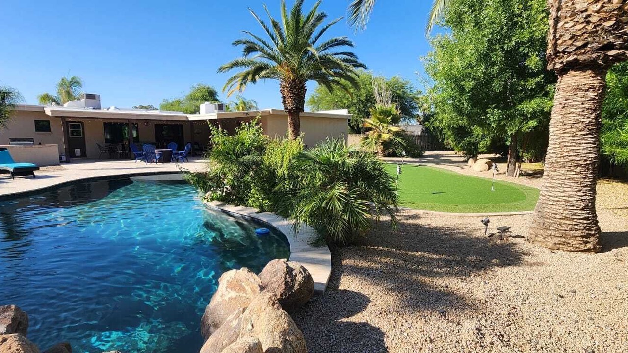 Photo of Outdoor in Paradise Valley Village