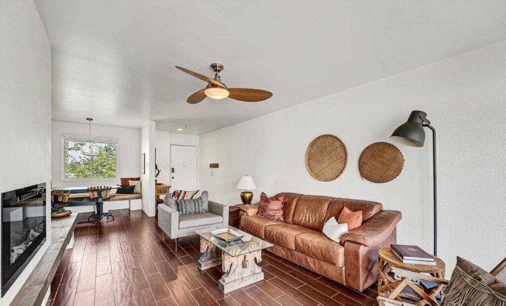 Photo of Livingroom in Entertainment District