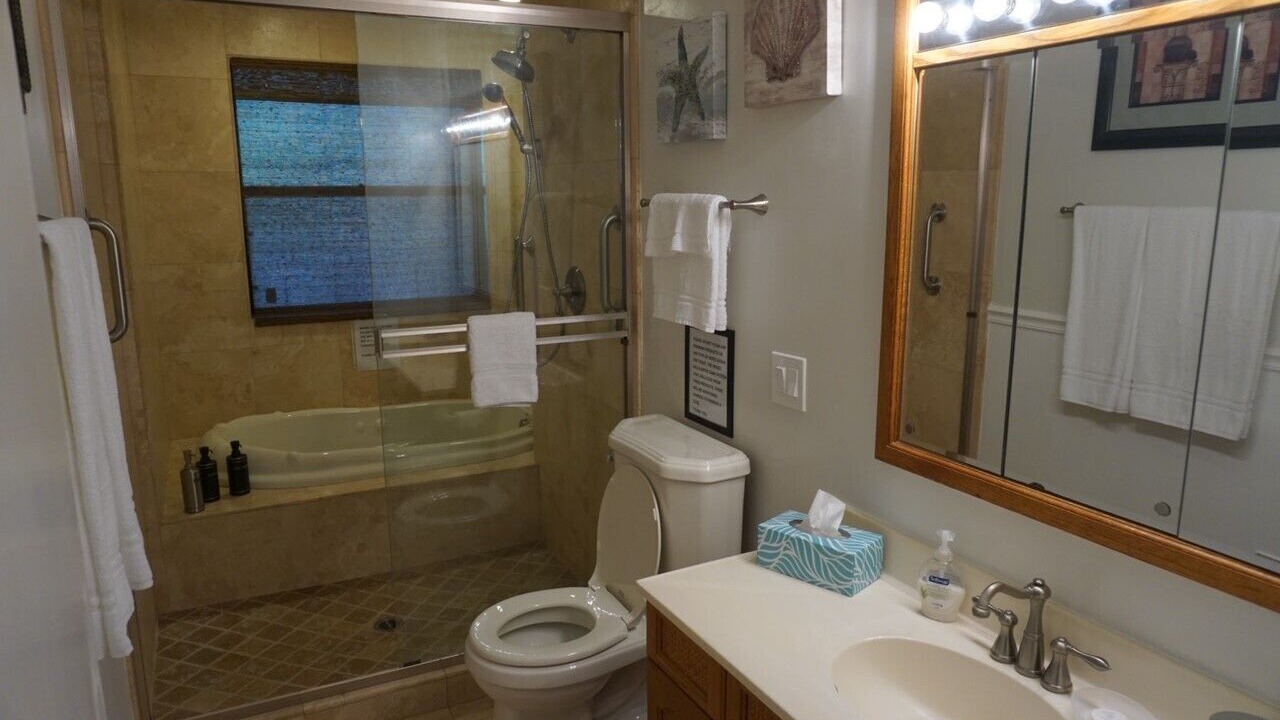Photo of Bathroom in Strawberry