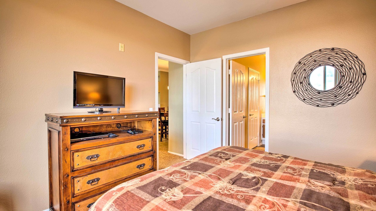 Photo of Bedroom in Foothills