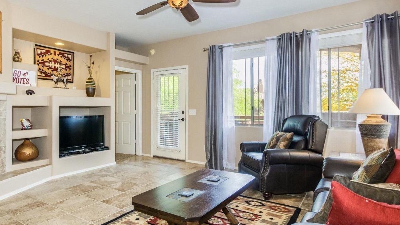 Photo of Livingroom in Mirage Crossing
