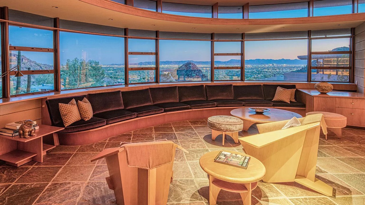 Photo of Livingroom in Camelback East