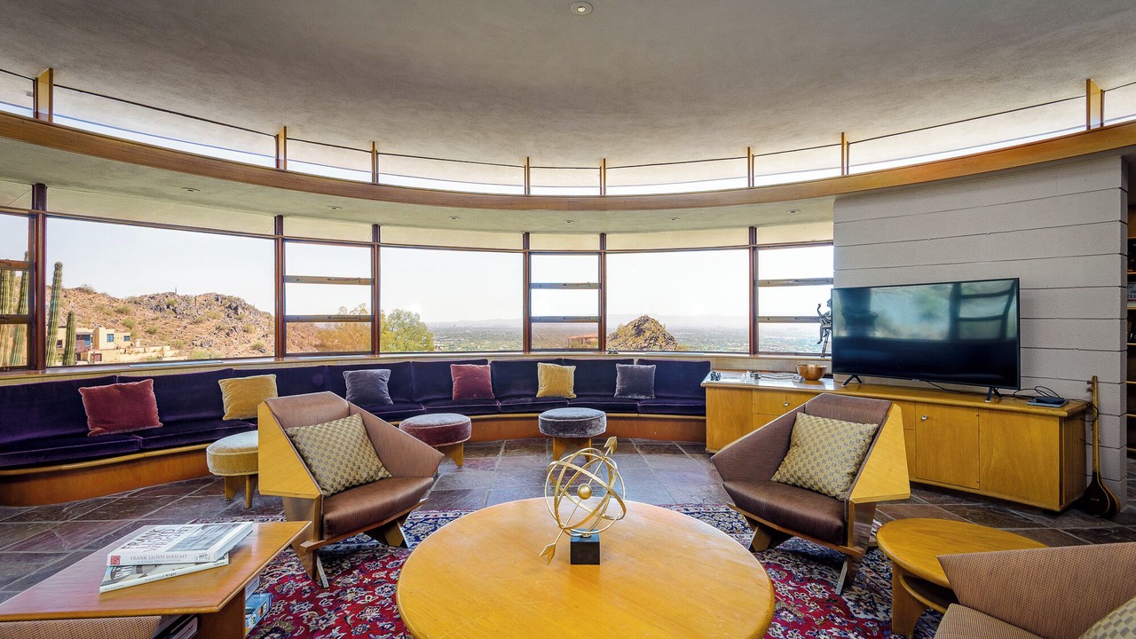 Photo of Livingroom in Camelback East