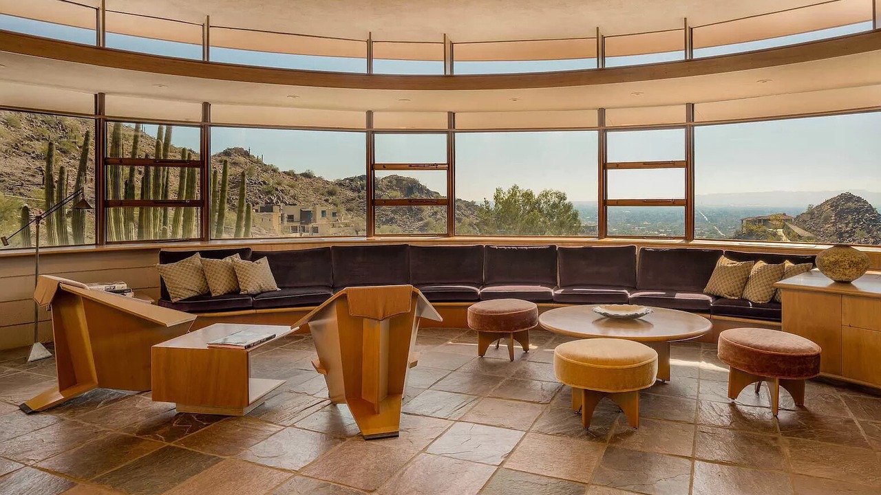 Photo of Livingroom in Camelback East