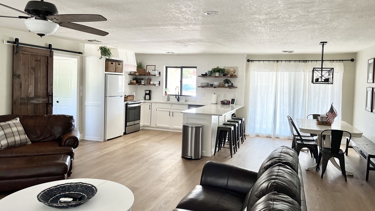 Photo of Livingroom in Sunridge Estates