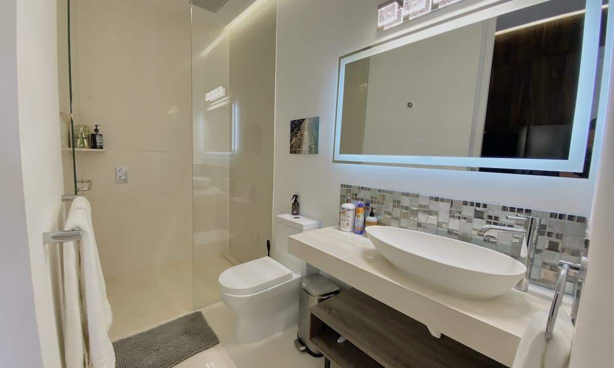 Photo of Bathroom in Romantic Zone
