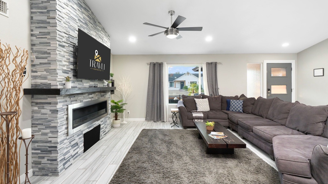 Photo of Livingroom in Summit Ridge
