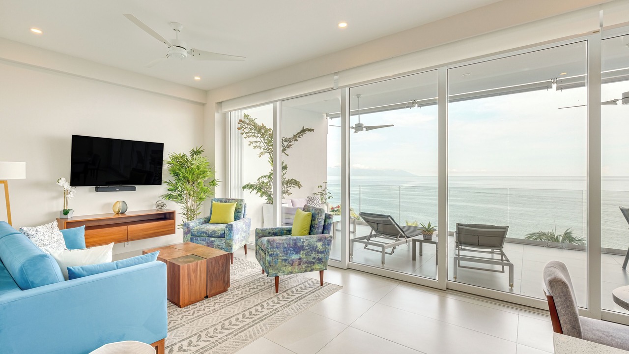 Photo of Livingroom in South Shore Hotel Area
