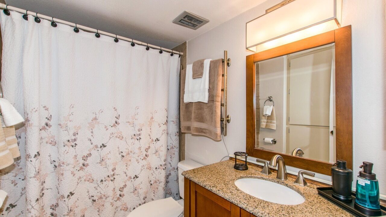 Photo of Bathroom in Entertainment District