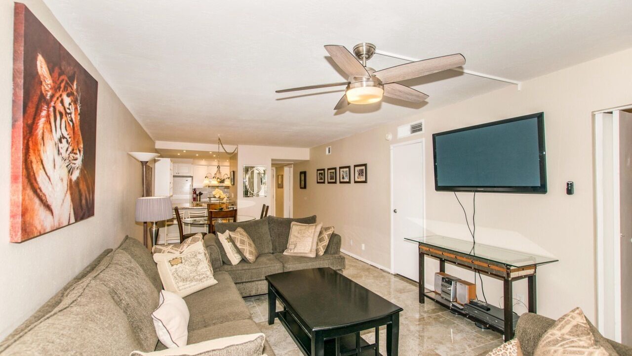 Photo of Livingroom in Entertainment District