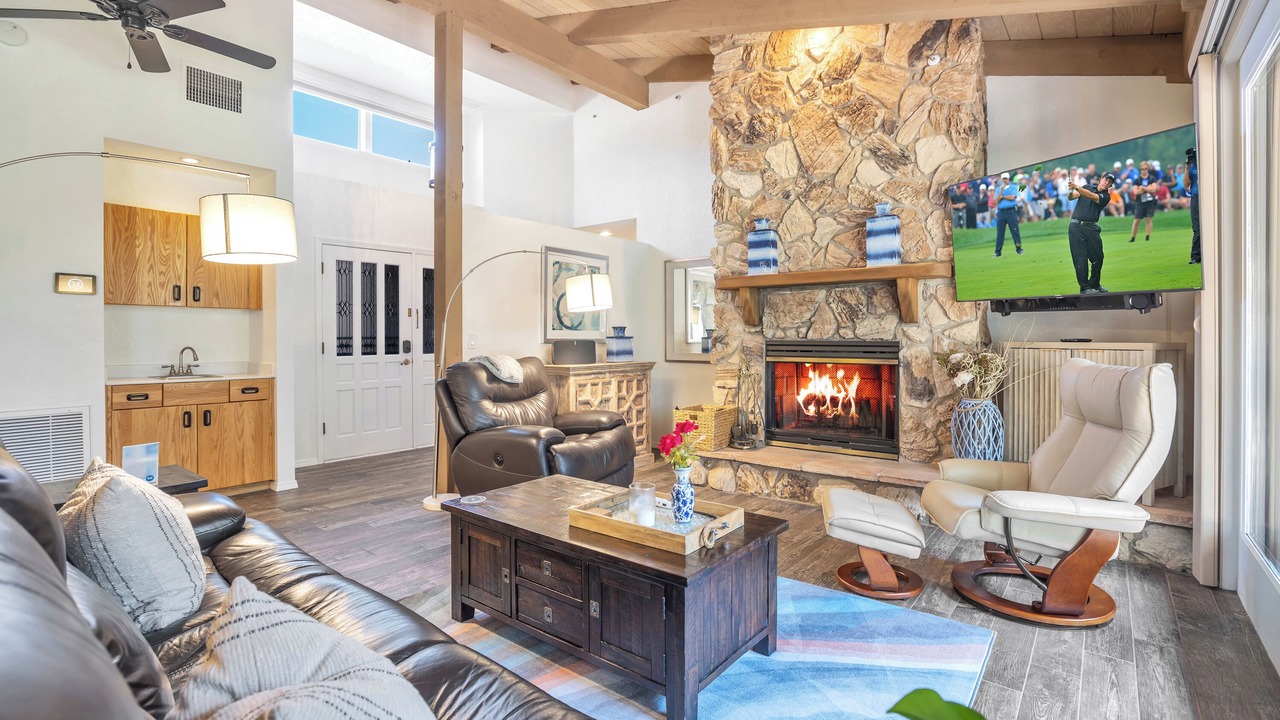 Photo of Livingroom in Oak Creek