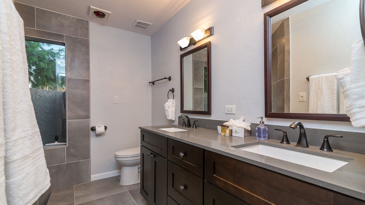 Photo of Bathroom in Raskin Estates
