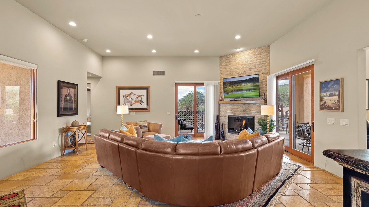Photo of Livingroom in Dove Mountain