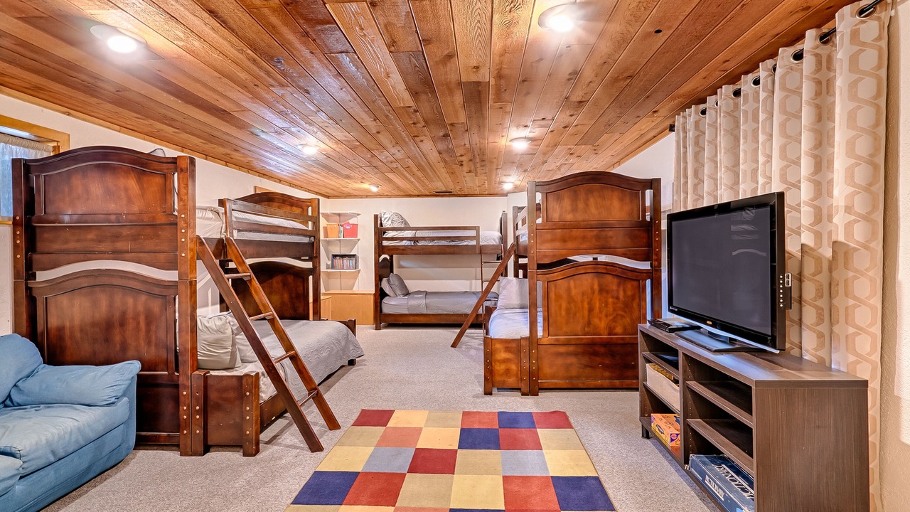 Photo of Bedroom in Swiss Manor