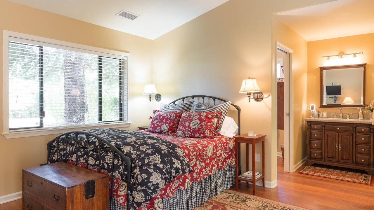 Photo of Bedroom in Oak Creek