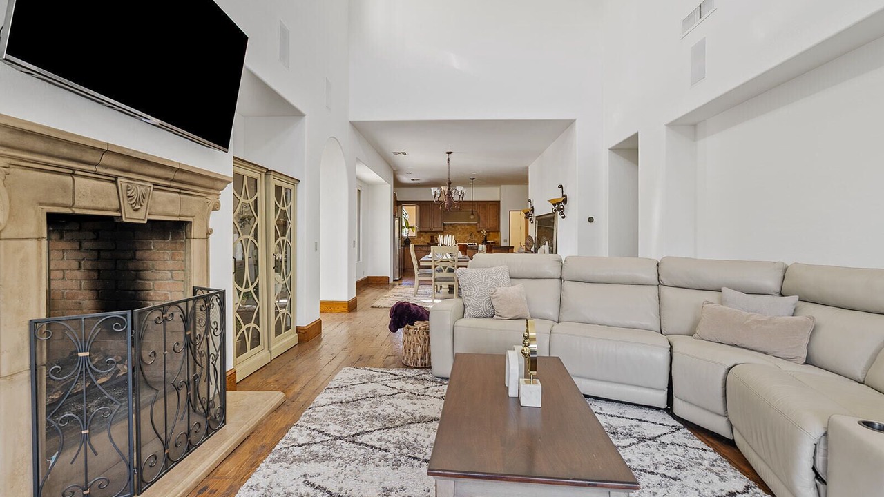 Photo of Livingroom in Gold Canyon