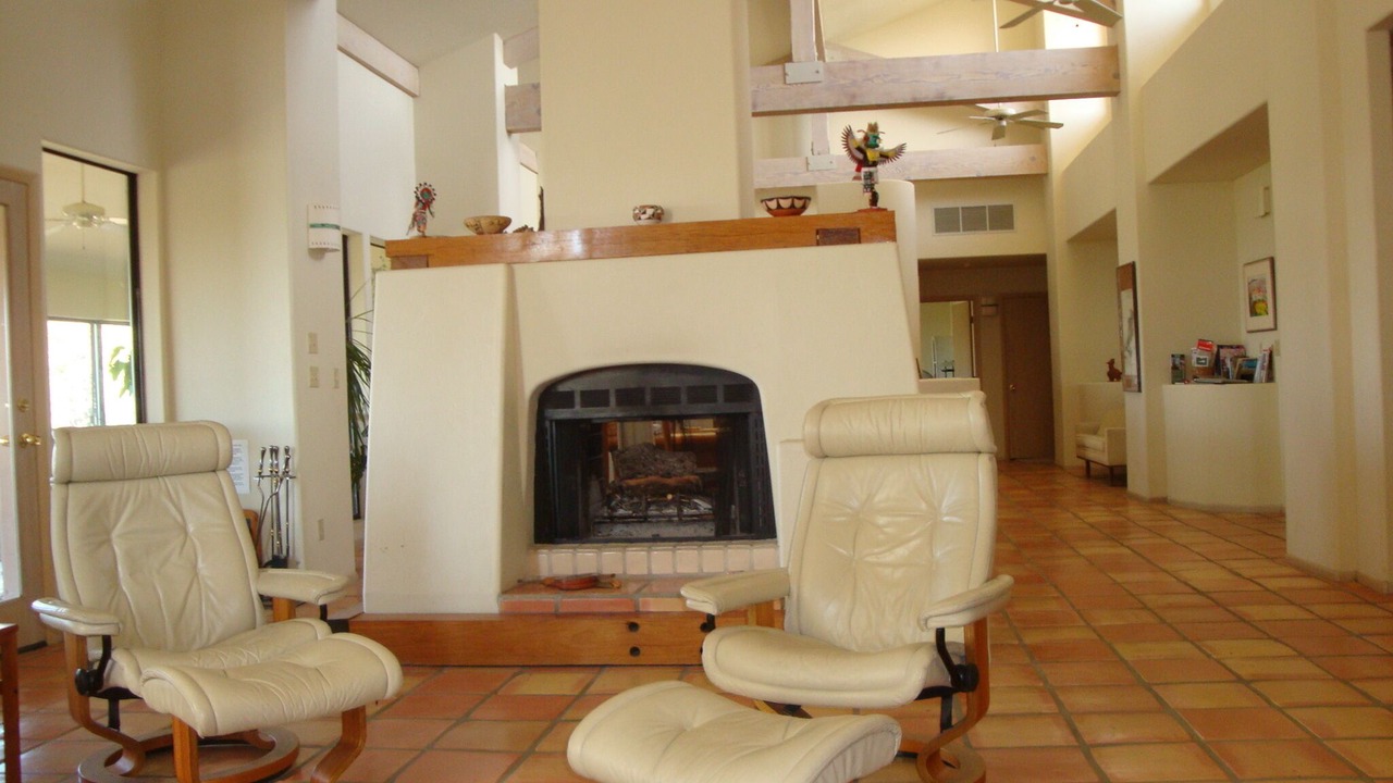 Photo of Bedroom in Oracle