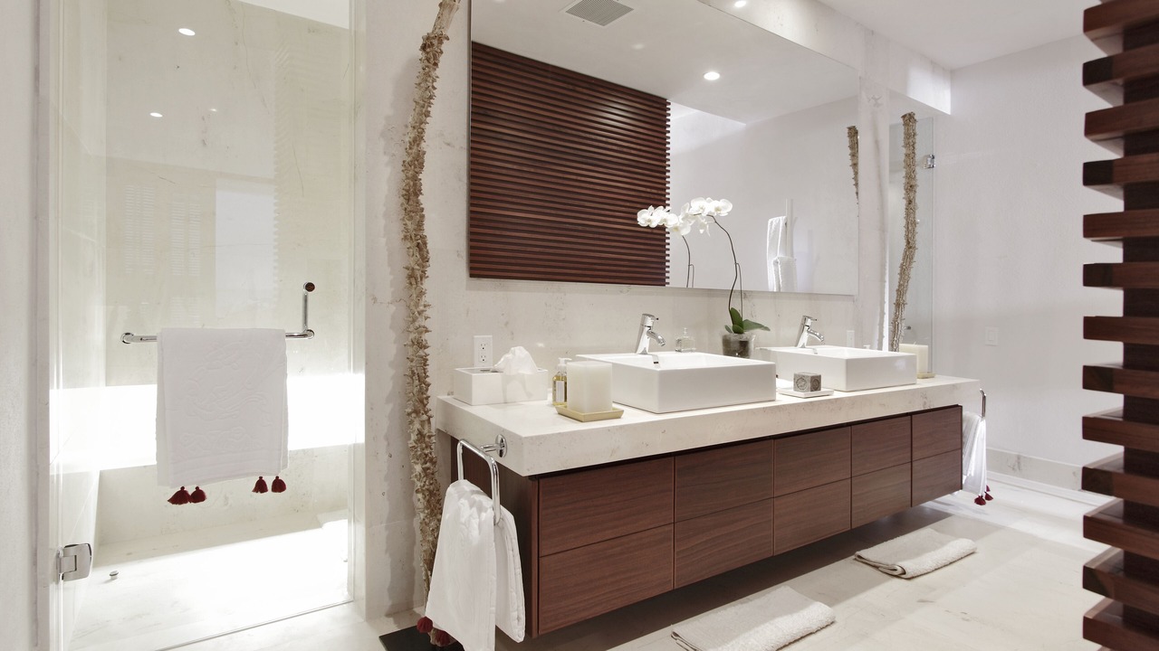 Photo of Bathroom in South Shore Hotel Area