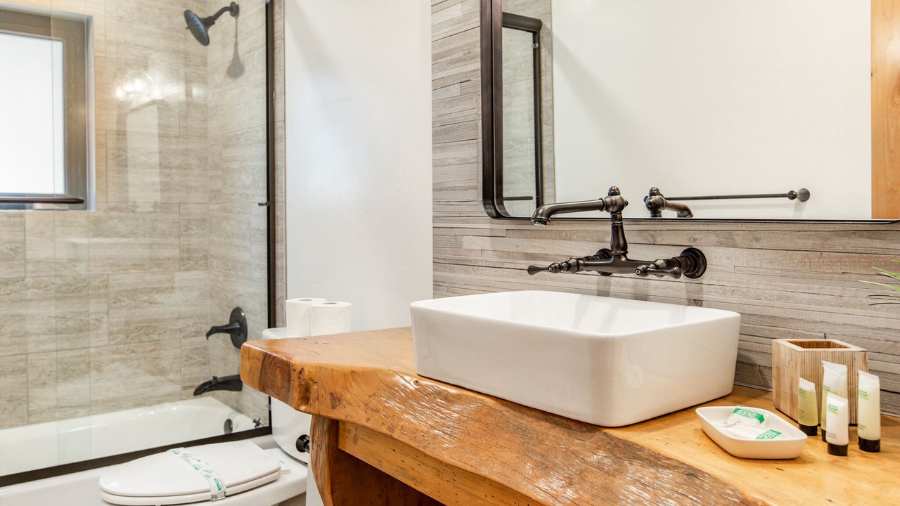 Photo of Bathroom in Summit Estates