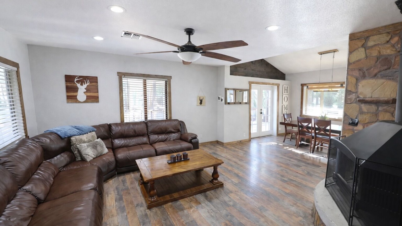 Photo of Livingroom in Strawberry