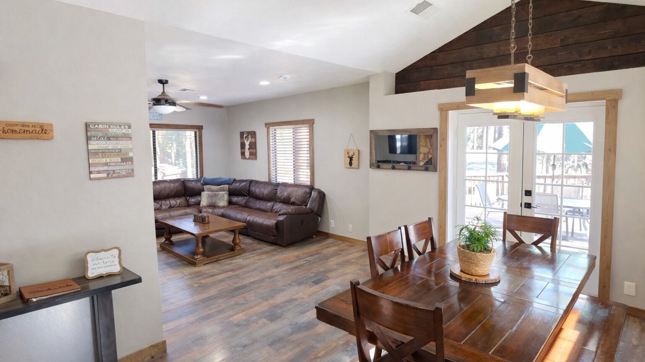 Photo of Livingroom in Strawberry